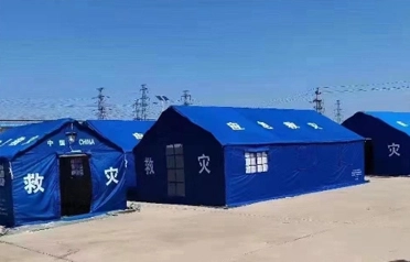 Tangshan Pengcheng Outdoor telah terlibat secara mendalam dalam penyeragaman proses khemah bantuan bencana, membina barisan pertahanan berkualiti kukuh untuk bekalan kecemasan.